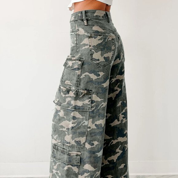 B345 Green Camo Cargo Wide Leg Pants - Picture 3 of 8
